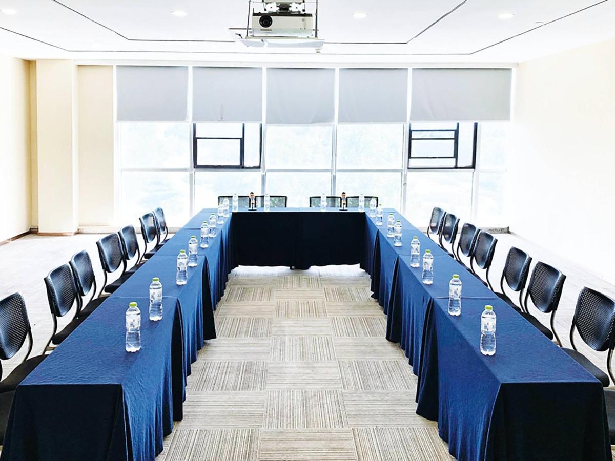 Holiday Inn Express - Jinan Exhibition Center, An Ihg Hotel Εξωτερικό φωτογραφία
